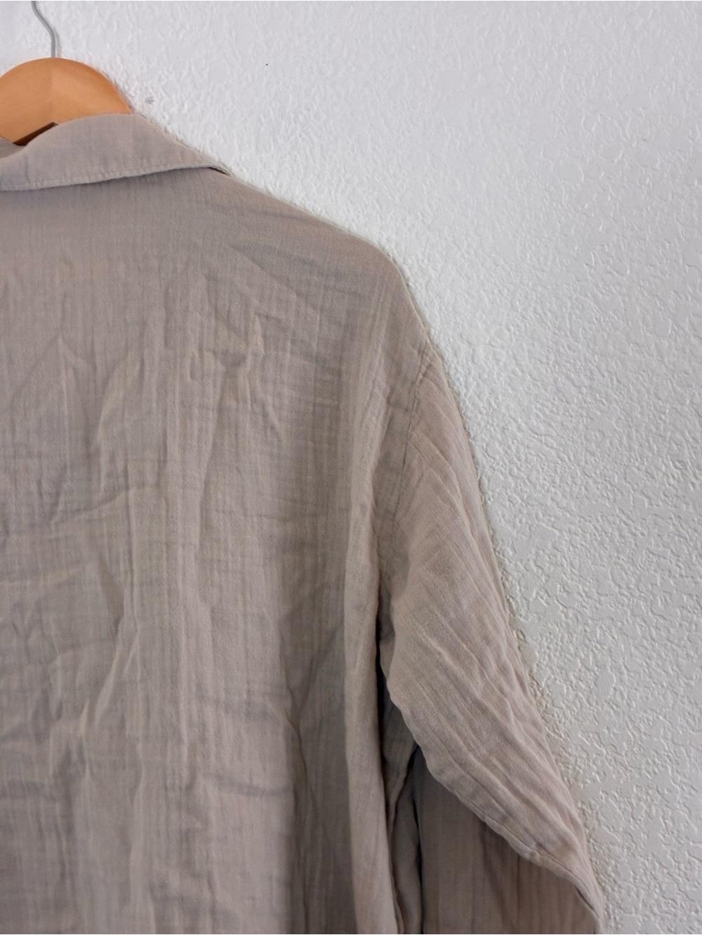 Old Navy | Long sleeve 100% cotton v-neck minimalist button up shirt size large - Picture 10 of 13